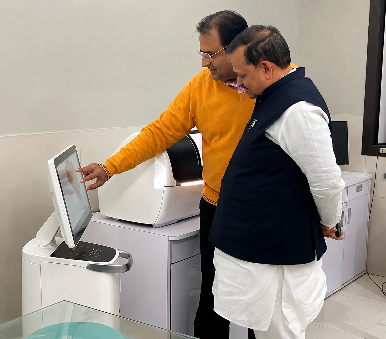 Dr. Asheesh K. Sawhny demonstrating CEREC digital scanner to MP Ramesh Awasthi at My Dentist Kanpur