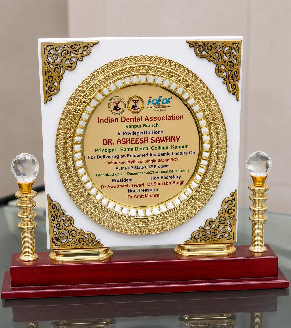 Indian Dental Association Kanpur Branch honor presented to Dr. Asheesh Sawhny
