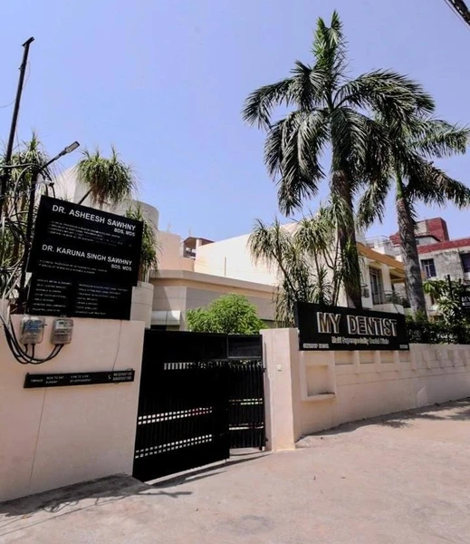 My Dentist clinic entrance with Dr. Asheesh Sawhny and Dr. Karuna Singh Sawhny nameboards, Kakadeo Kanpur