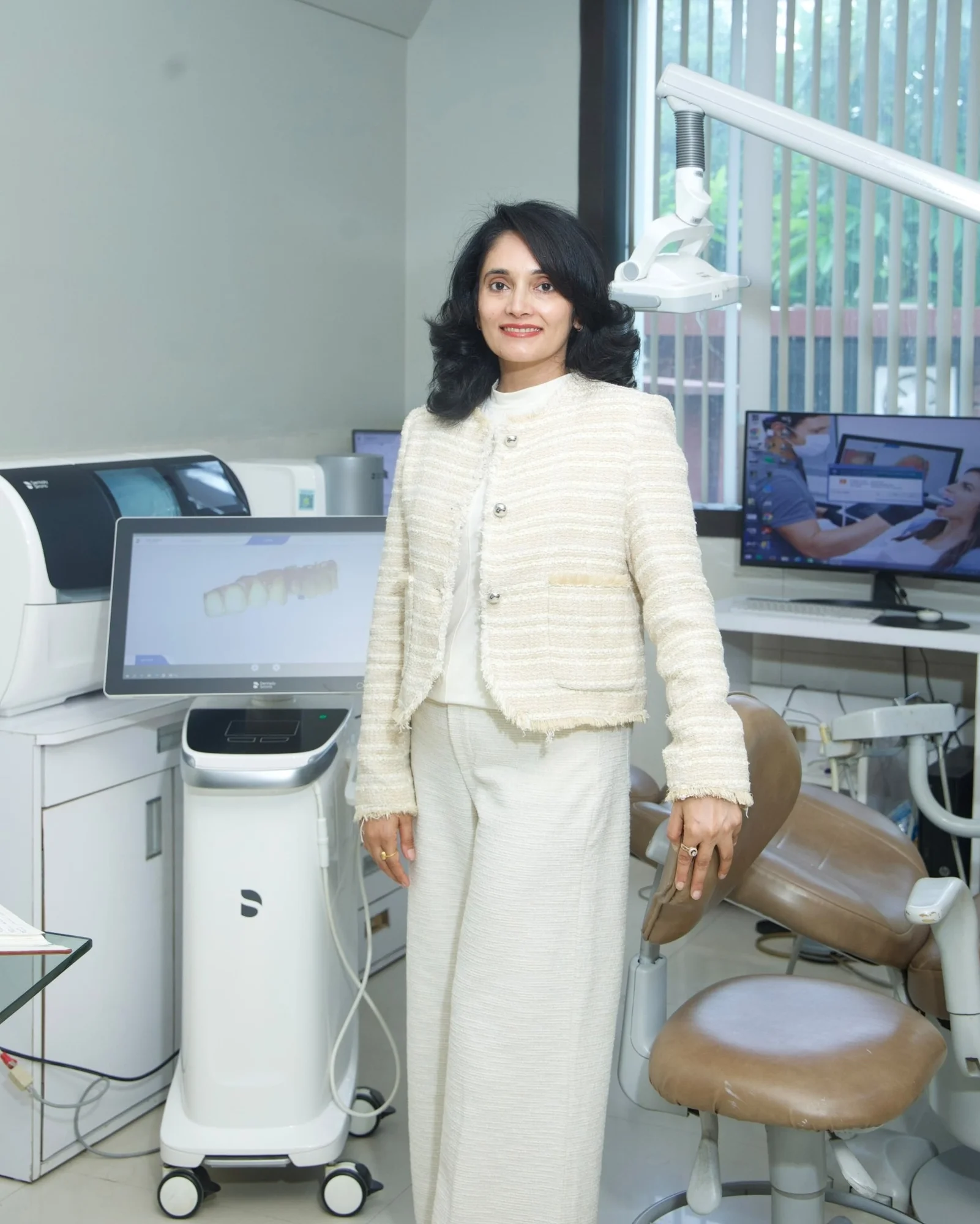 Dr. Karuna Singh Sawhny in the CEREC digital treatment room at Dr Sawhney’s My Dentist, Kakadeo, Kanpur