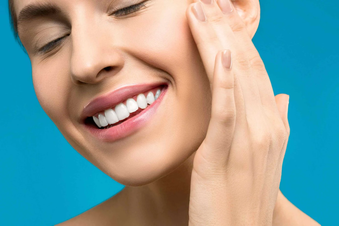 Cosmetic teeth whitening close-up